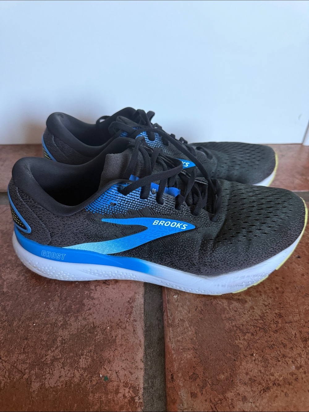 Brooks Men's Black and Blue Ghost Running Shoes